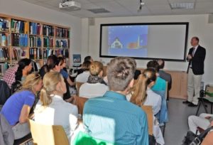 © Hautklinik Dresden PsoNet-Dresden-Sprecher Prof. Stefan Beissert rief die Teilnehmer des interdisziplinären Symposiums „Kinder-Psoriasis“ zum regen Gedankenaustausch auf.
